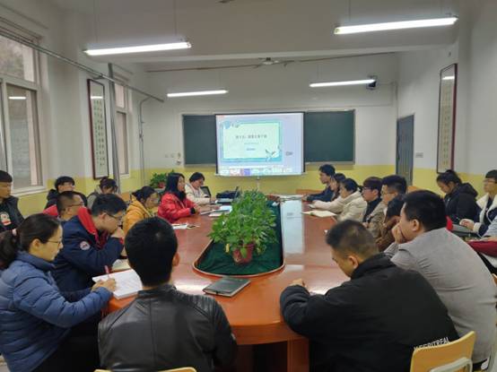 beat365英国官方网站召开班主任、班级主要干部班级管理培训会 (1).jpg